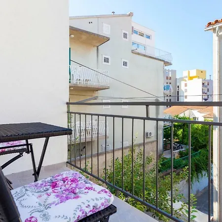 New Papillon Makarska