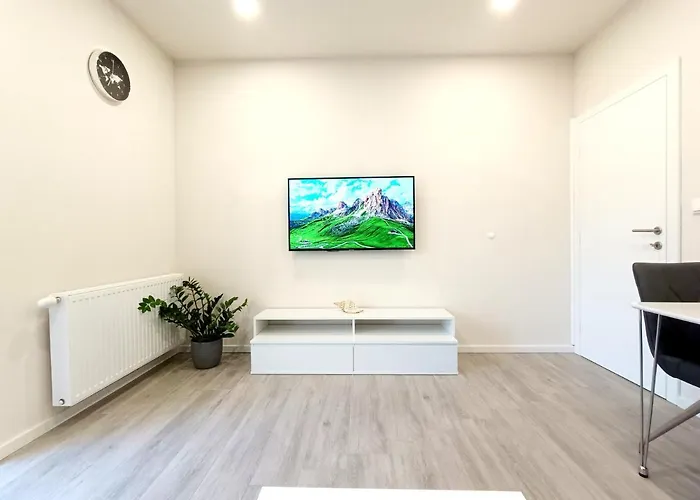 New Papillon マカルスカ