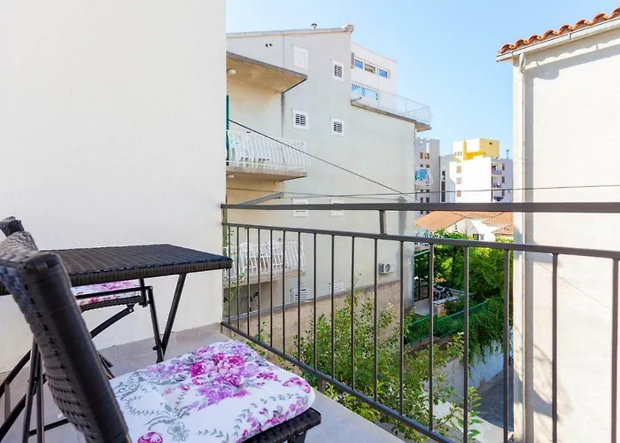 New Papillon Makarska